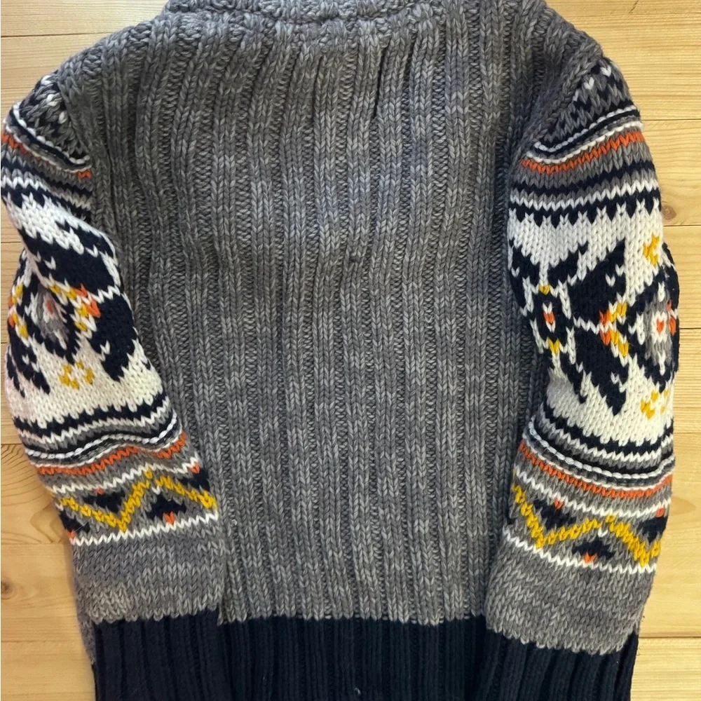 Old Navy. Size 3. Excellent Condition Gray Patterned Kids Sweater
